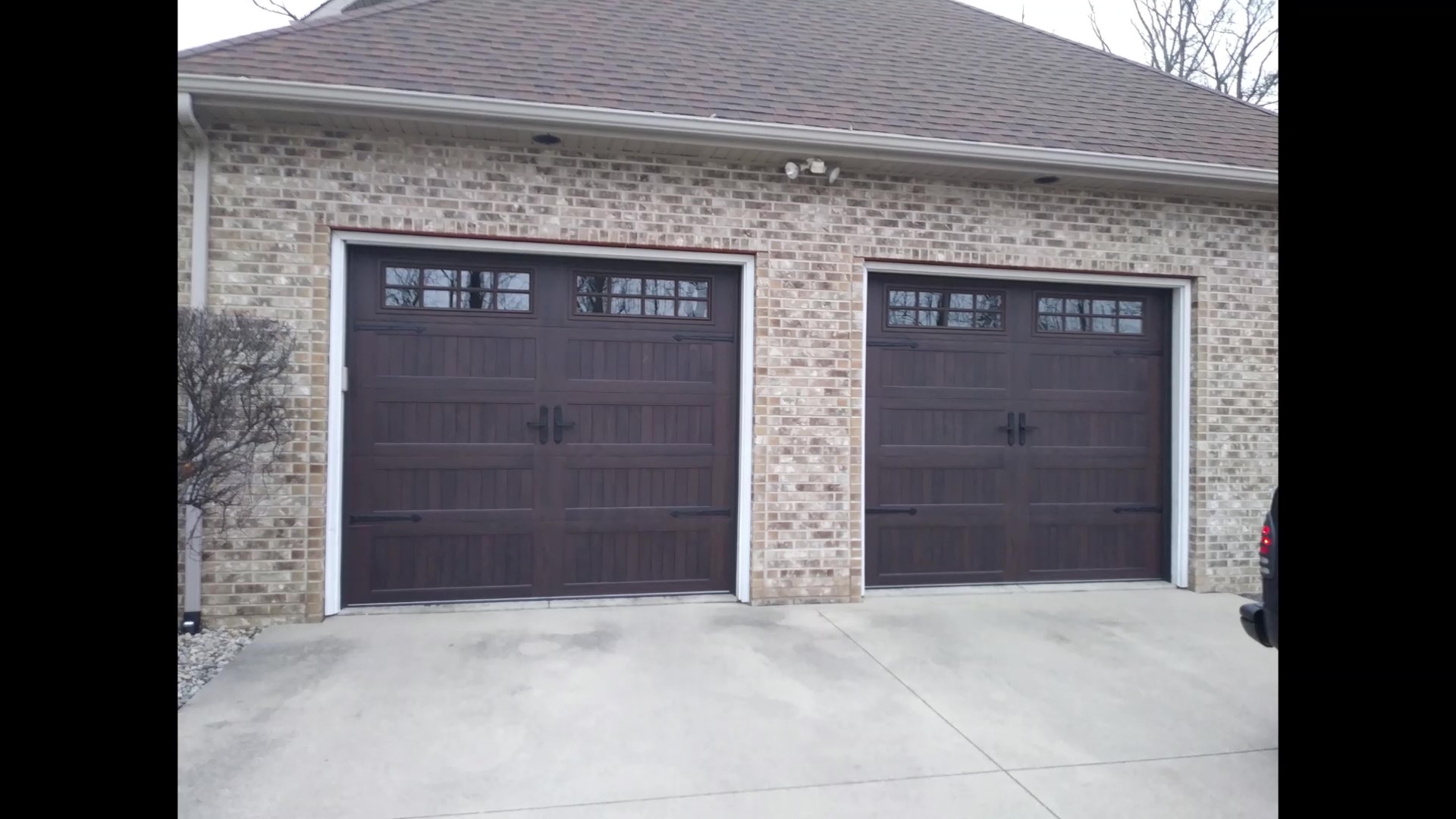 5 Signs You Need To Contact A Garage Door Repair Company in Fort Wayne.